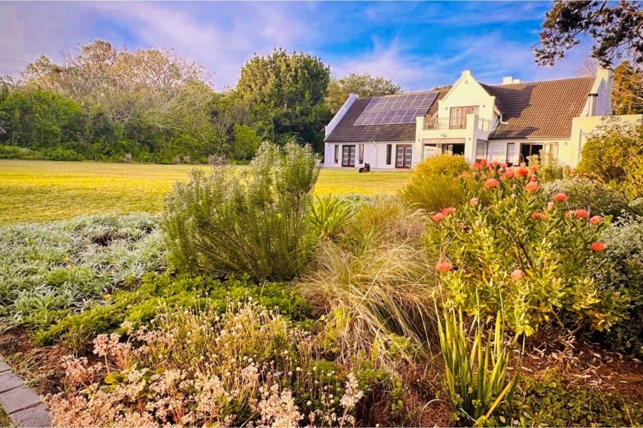5 Bedroom Property for Sale in Theescombe Eastern Cape